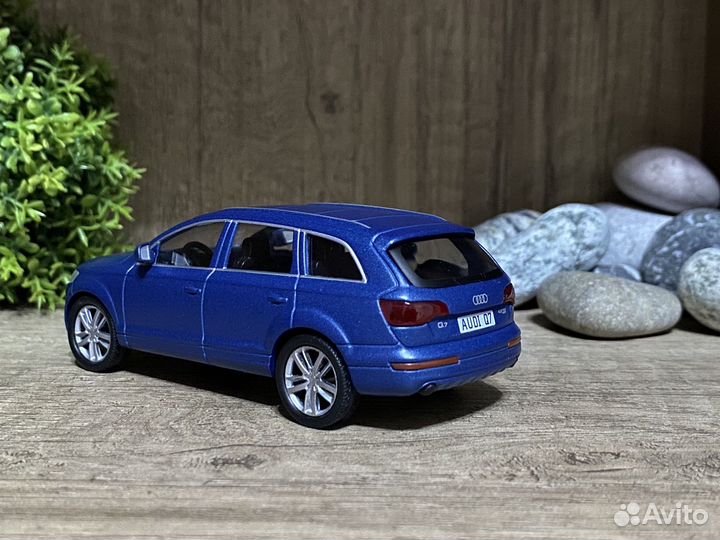 Модель автомобиля Audi Q7