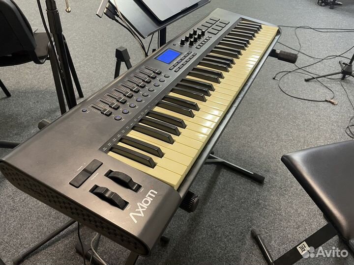 Миди клавиатура M Audio Axiom 61