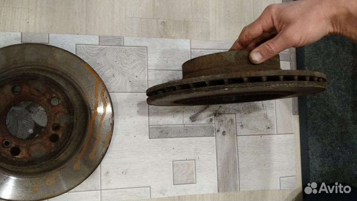 На Мерседес диски тормозные и колодки