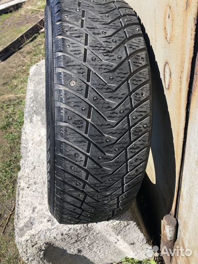 Продам шины зимние 215/60 R17