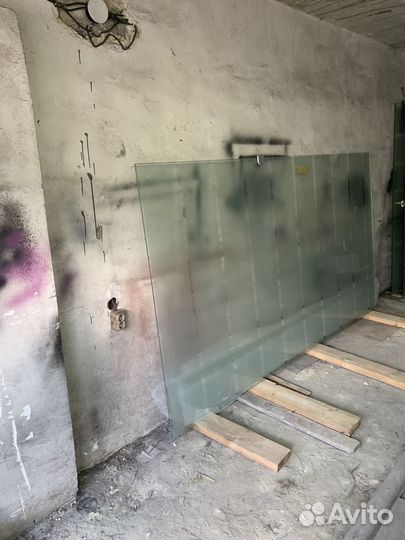 Двери стеклянные, перегородки стеклянные