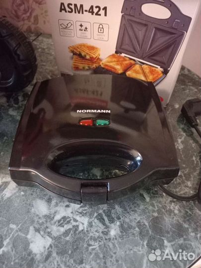 Электрическая сэндвичница-вафельница