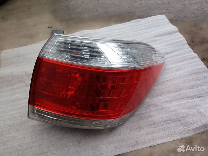 Фонарь задний правый Toyota Highlander II рестайл
