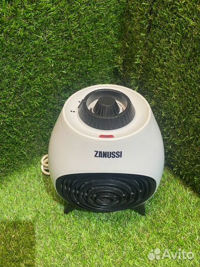 Тепловентилятор Zanussi ZFH/S-207 2000 Вт, 25 м²