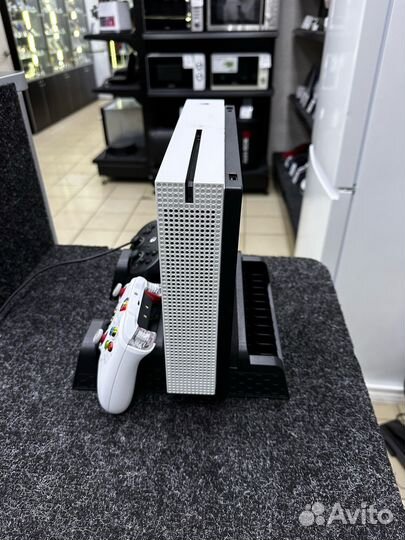 Игровая приставка Microsoft Xbox One S 500 гб HDD