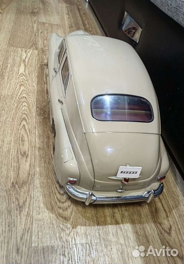 Сборная модель Газ м20 победа 1 8