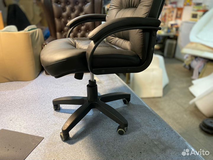 Офисное кресло