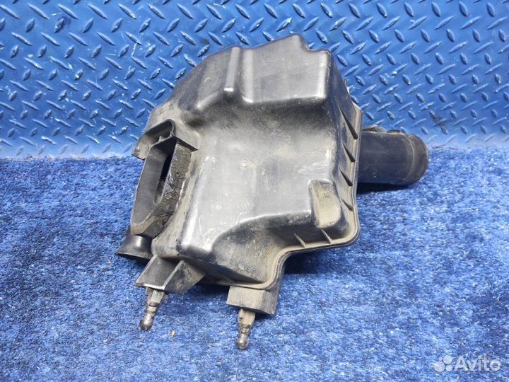 Корпус воздушного фильтра правый Infiniti Ex35