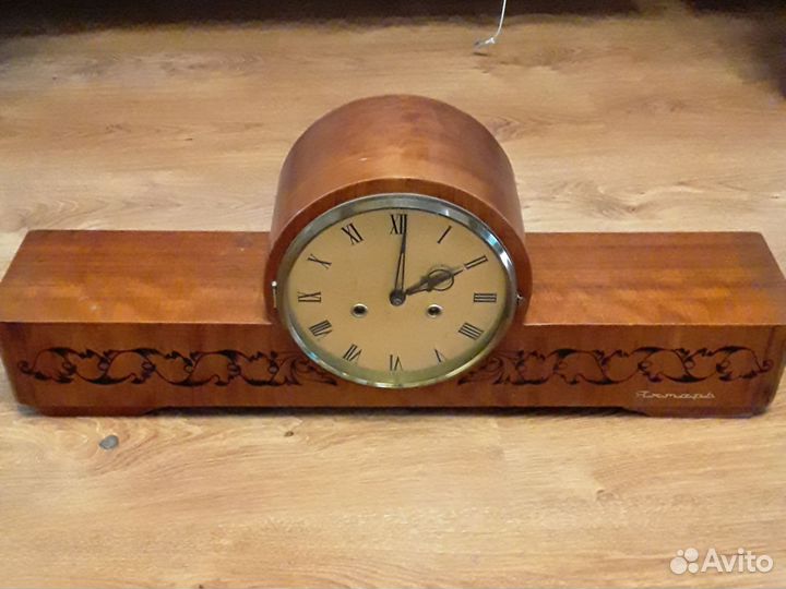 Часы настольные янтарь
