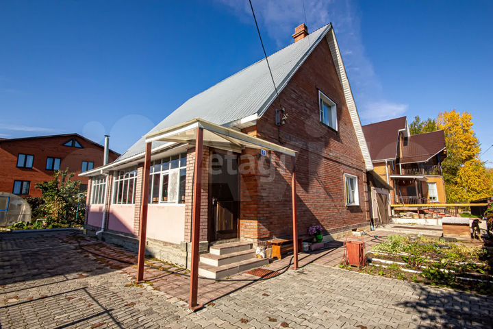 Дом 220,8 м² на участке 7,8 сот.