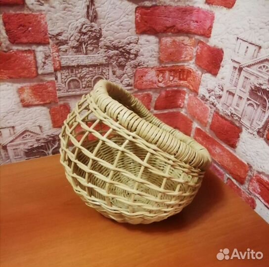 Корзина плетеная из бумажной лозы