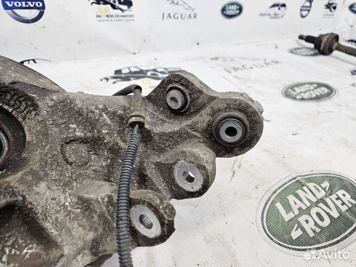 Кулак поворотный задний Range Rover Velar L560