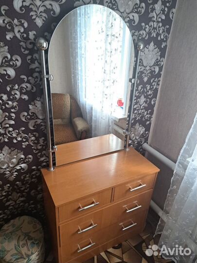 Комод с зеркалом
