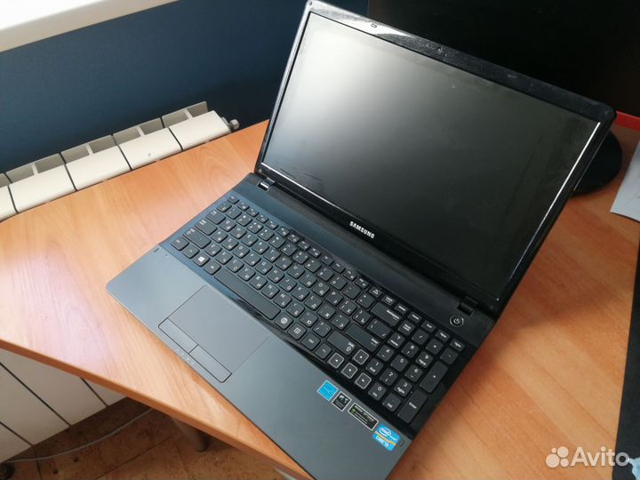 Ноутбук Samsung NP300E5C