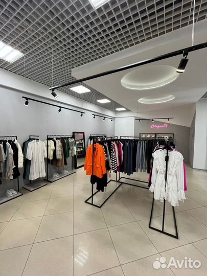 Продавец-консультант в шоурум женской одежды