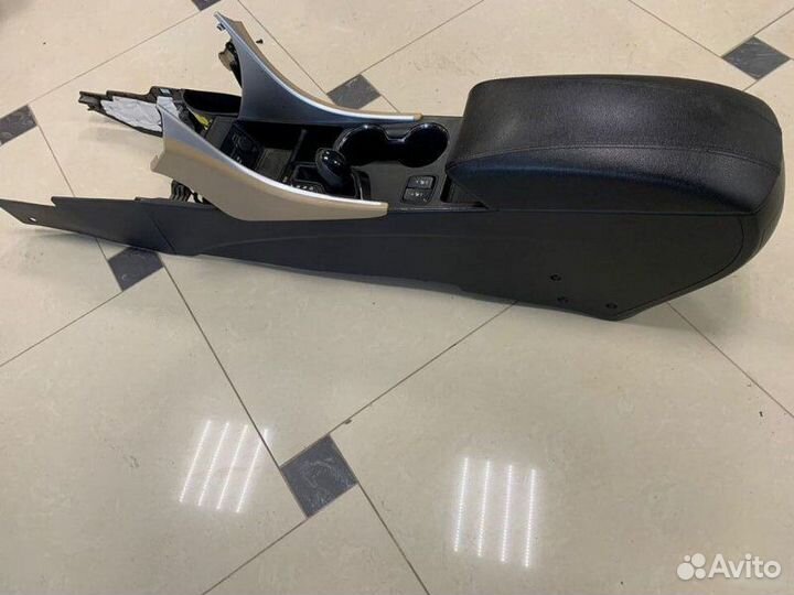 Подлокотник Hyundai Sonata YF G4KJ 2012