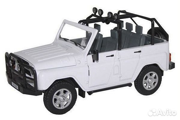 УАЗ-469 масштаб 1/24 (свет, звук)