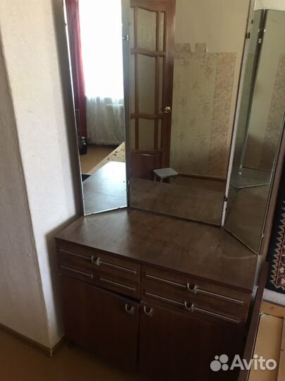 Комод с зеркалом