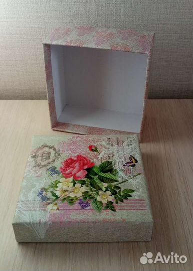 Подарочная коробка 