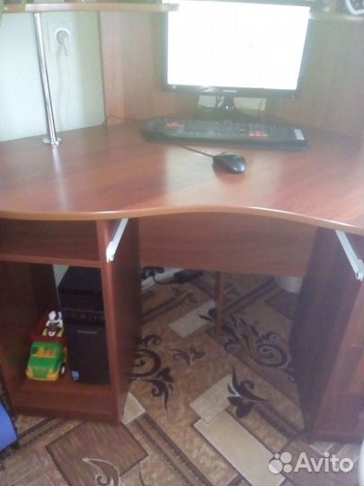 Продам компьютерный стол