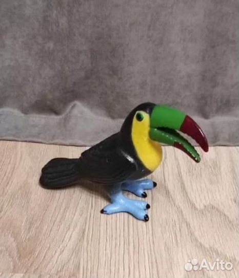 Фигурка тукан новая