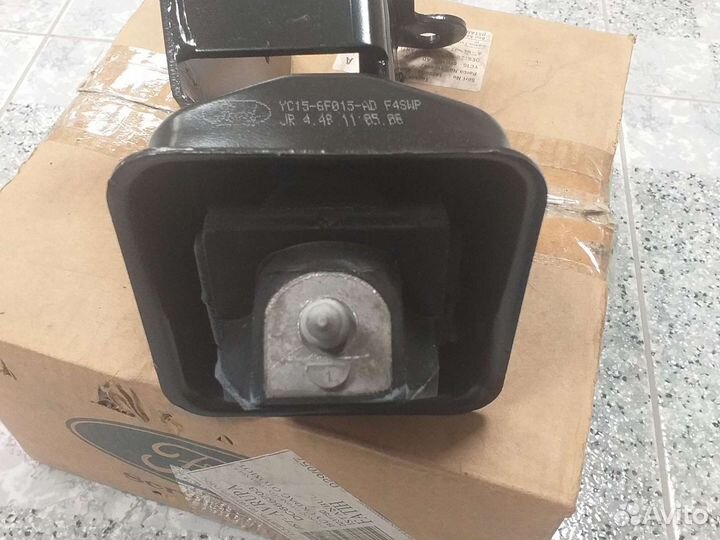 Опора двигателя левая Ford Transit 2000- 2006 2.4