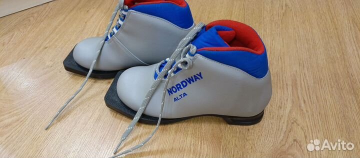 Лыжные ботинки