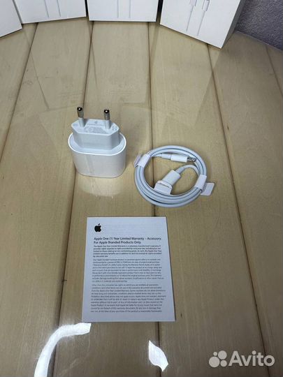 Зарядка на iPhone 20w + lightning
