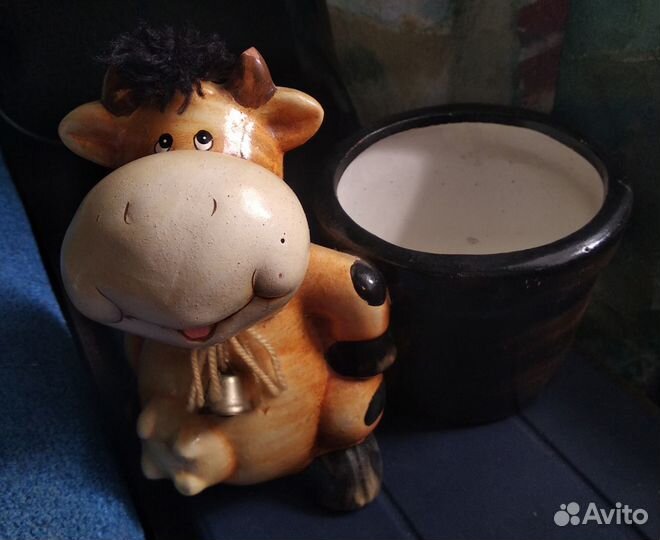 Горшок с фигуркой