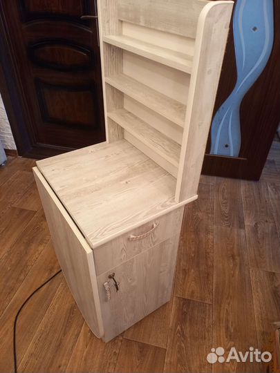 Маникюрный стол