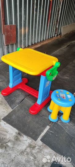 Детский стол и стул