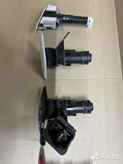 Насос-фарсунка омывателя фар на Мазду 3 BL BK