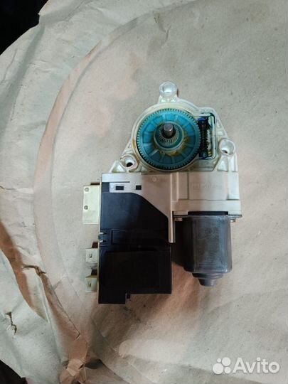 Моторчик стеклоподъемника передний левый Citroen