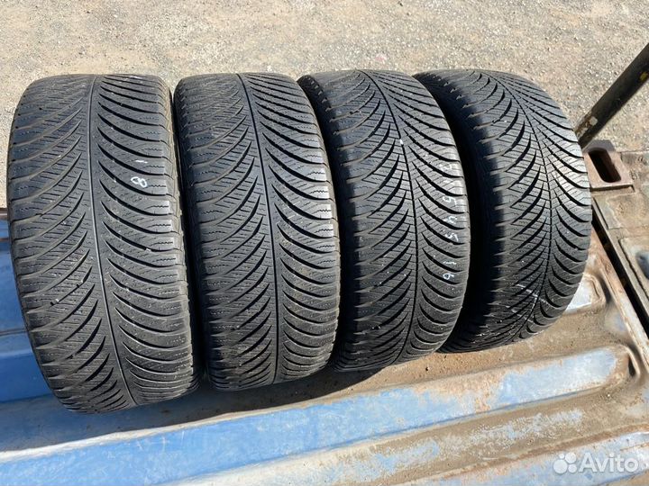 Goodyear Vector 4Seasons Gen-2 215/45 R16