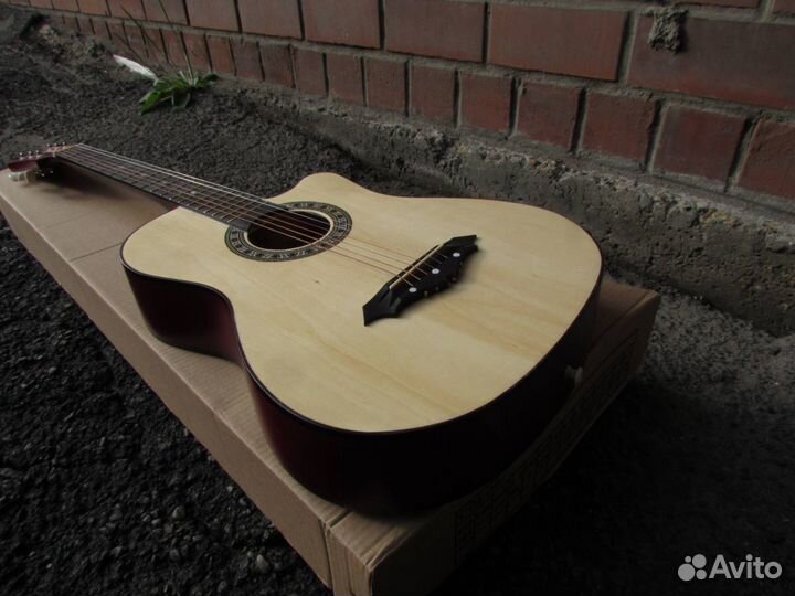 Гитара акустическая