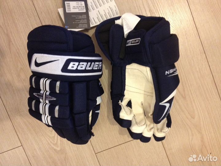 Хоккейные перчатки