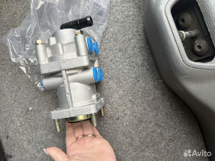 Клапан тормозной системы