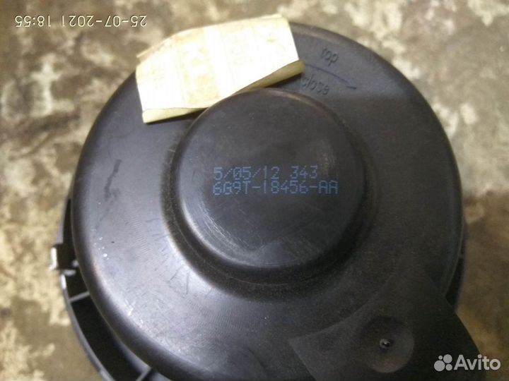 Моторчик печки на Форд Мондео 2012 год