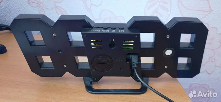 Часы электронные настольные,новые