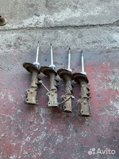 Амортизаторы передние Mercedes Vito w639