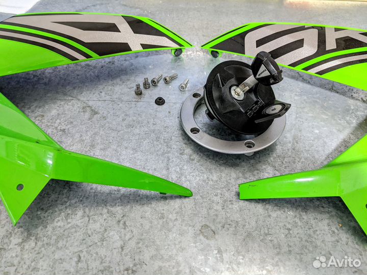 ZX6r крышка бака Fuel cap 636