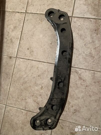 Балка передняя Форд Эскейп 2008 г в тайванец