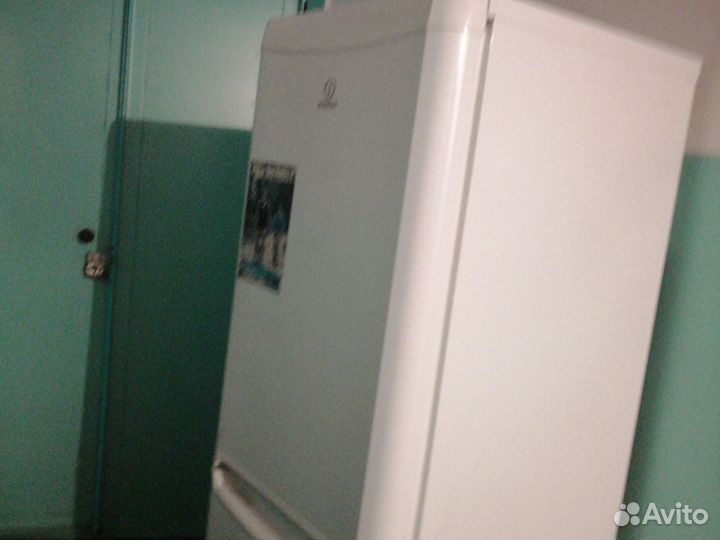 Холодильник бу indesit