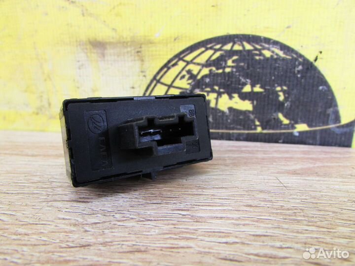 Кнопка центрального замка на Lifan Solano 2