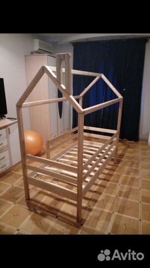 Детская кровать домик