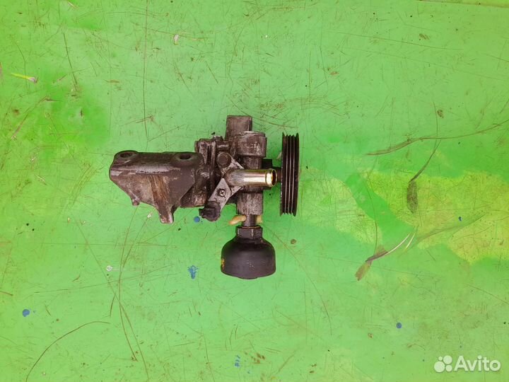 Насос гидроусилителя Mitsubishi Chariot