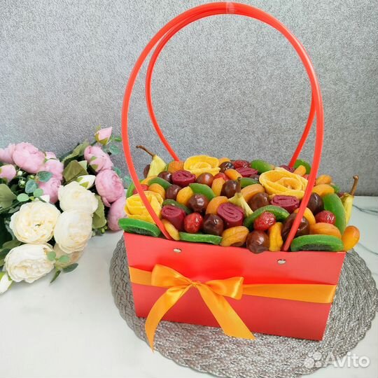 Букет, корзина из сухофруктов учителю