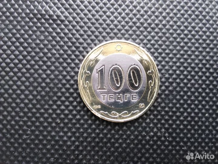 100 тенге 2002 года в блеске, капсула