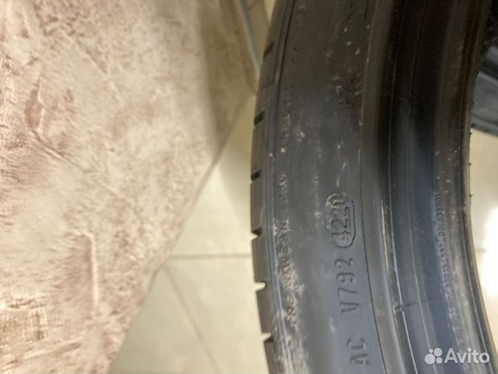 Pirelli P Zero PZ4 265/40 R21 105Y