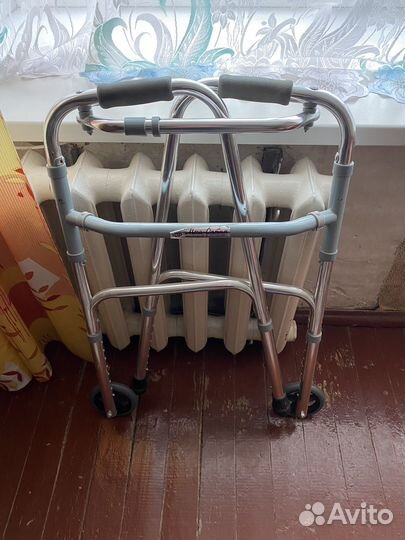 Ходунки для взрослых с колесами